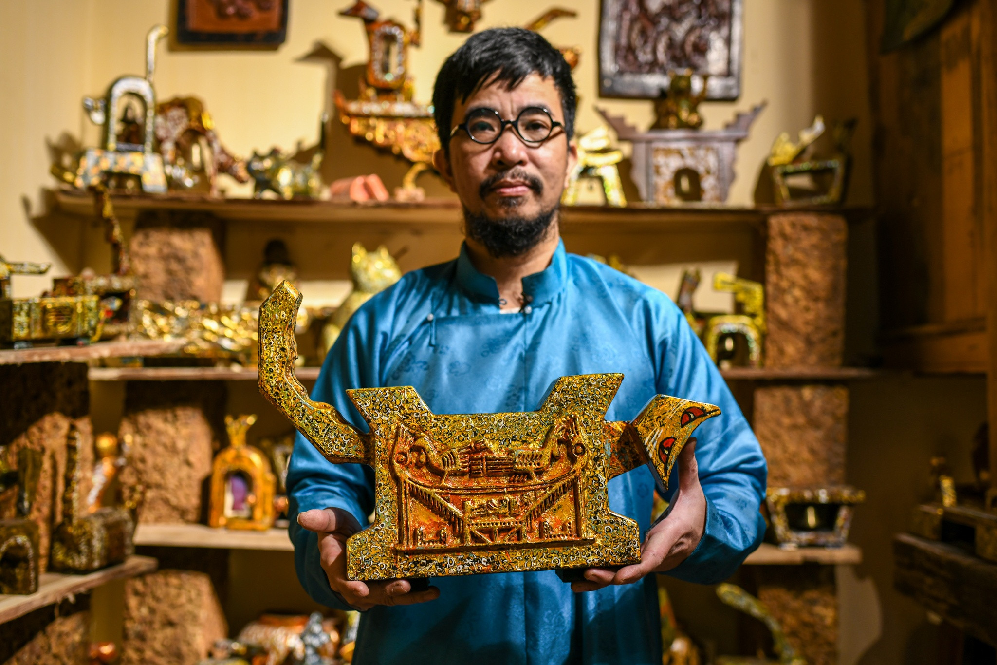Ban ghe meo Ha Noi anh 2