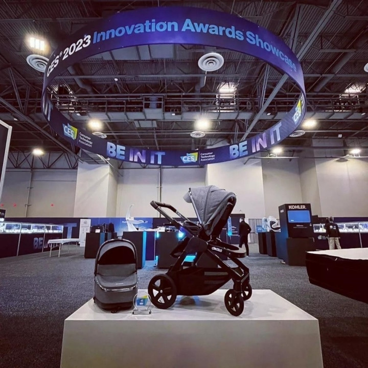 Độc lạ xe đẩy em bé tự động bằng công nghệ AI - 1