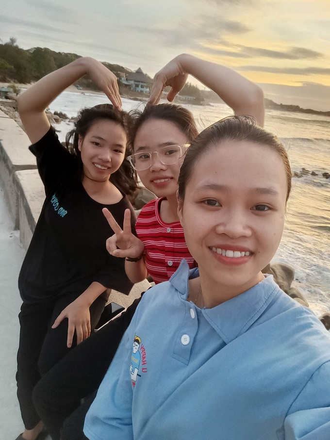 Mẹ, cha, giờ cả nội cũng mất rồi, 2 đứa chịu vào Nam với chị không? - 2 Mẹ, cha, giờ cả nội cũng mất rồi, 2 đứa chịu vào Nam với chị không? - 2