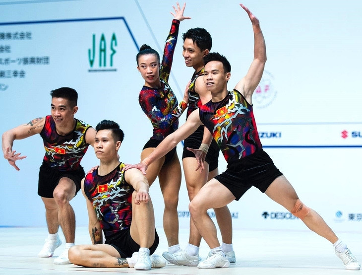 Nhóm 5 người đội Aerobic Việt Nam giành HCV Cúp thế giới 2023 - Ảnh: PTL