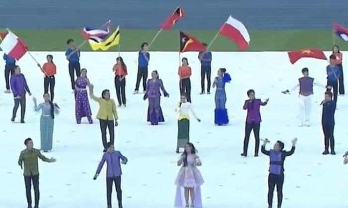 Sự cố ngược cờ trước lễ khai mạc SEA Games 32
