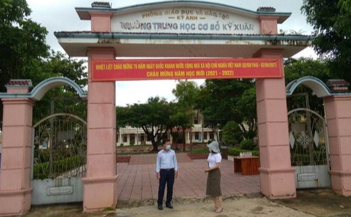 Ha Tinh: Buoc thoi viec mot pho hieu truong truong THCS tu y bo viec hinh anh 1